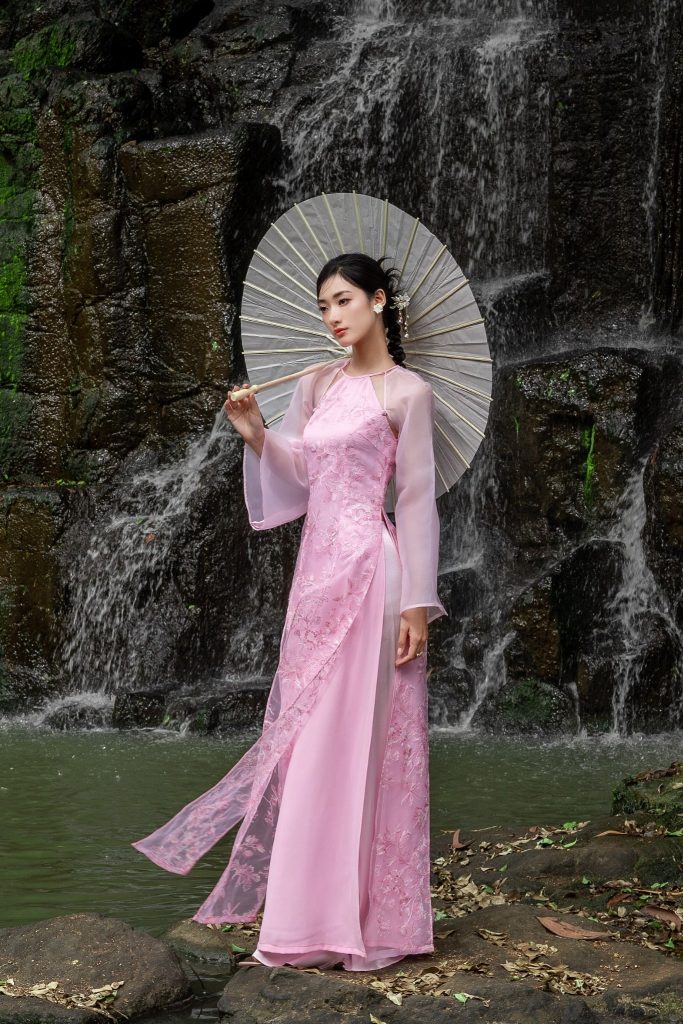 áo dài 2 tà hay 4 tà